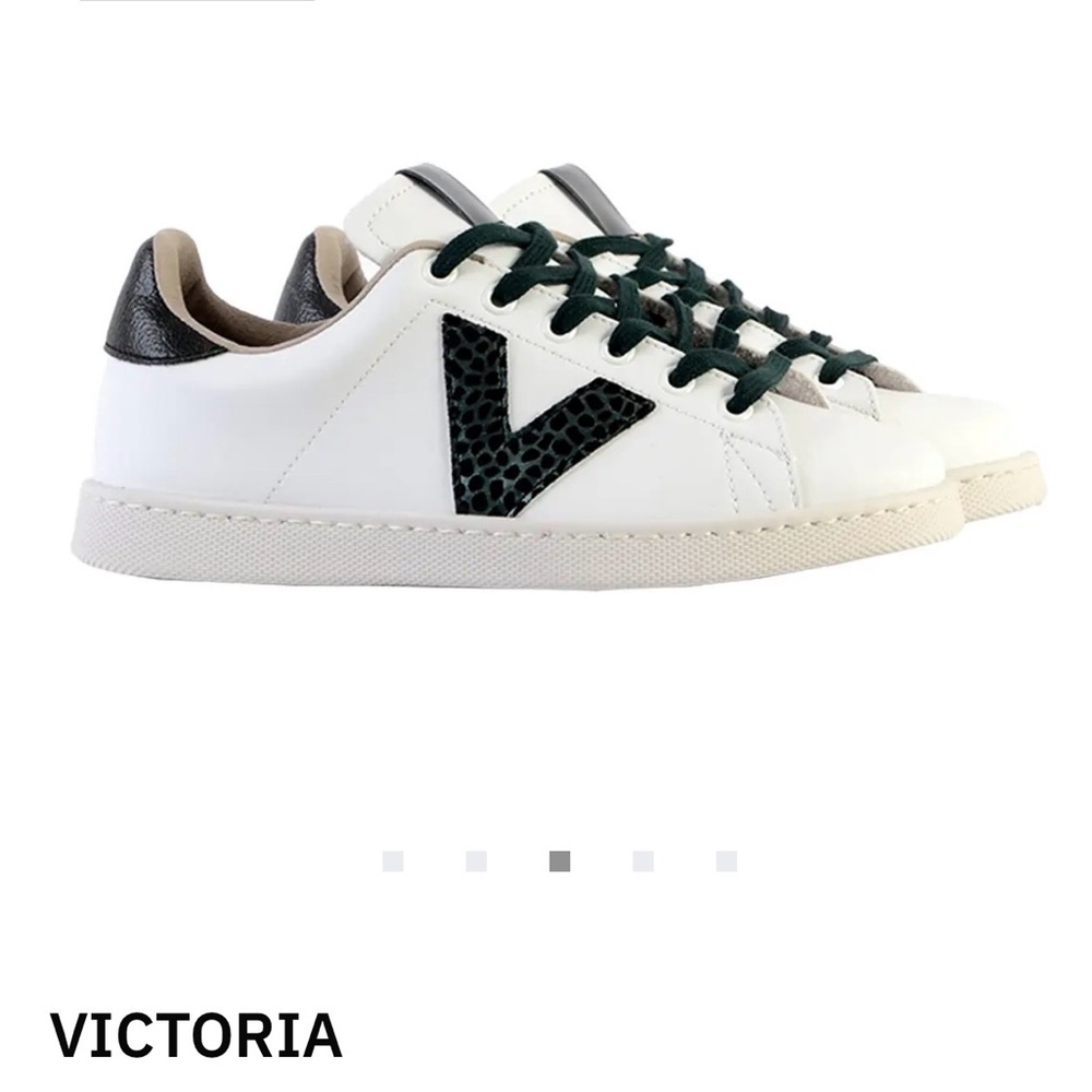 Calzados Victoria Made in Spain black leopard V design White leather silver heal